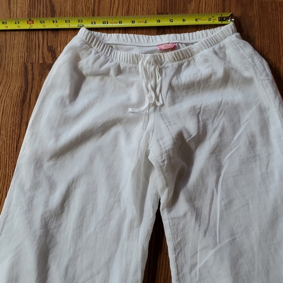 Womens capri pants white emblem on bottom - Picture 2 of 5